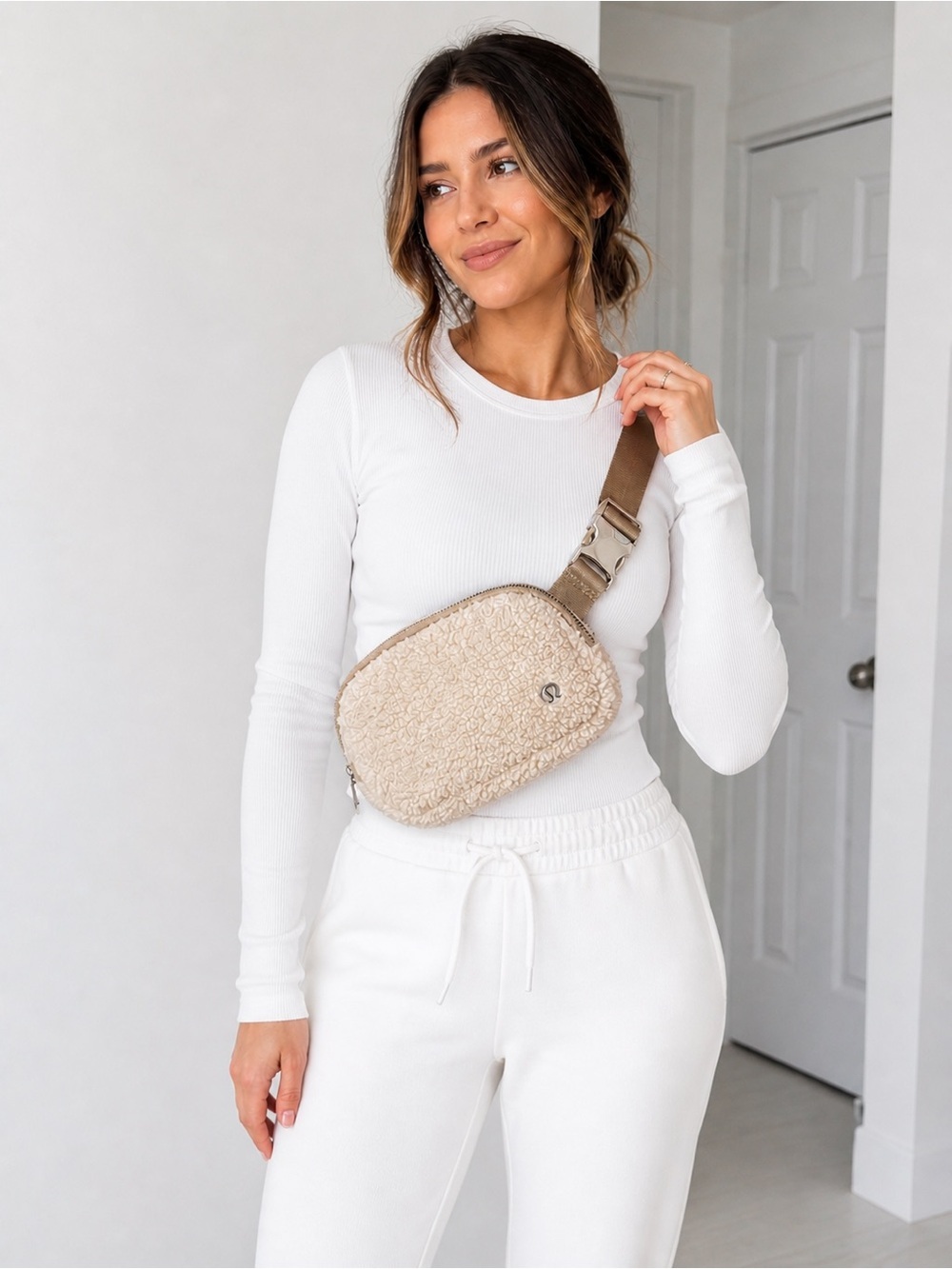 Lululemon everywhere belt bag fleece Sherpa size 1L beige ivory tone